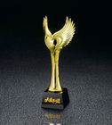 Heart And Wing Custom Engraved Trophy Material เรซิ่นความรักและการแสดงออกในสำนักงาน