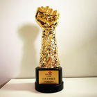 ของที่ระลึก Golden polyresin Fist Trophy Company Staff Awards