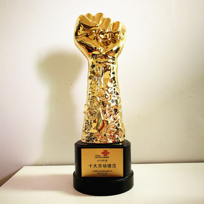 ของที่ระลึก Golden polyresin Fist Trophy Company Staff Awards